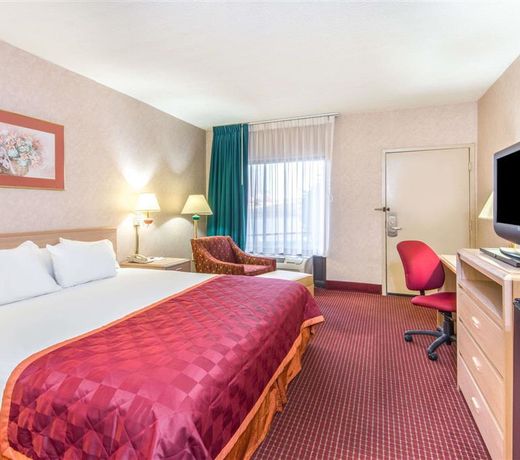Baymont by Wyndham Topeka
