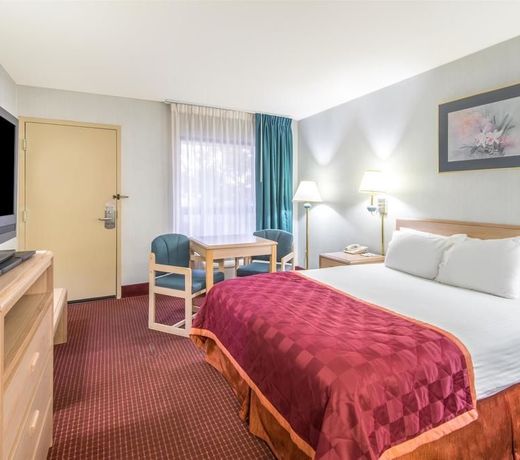 Baymont by Wyndham Topeka