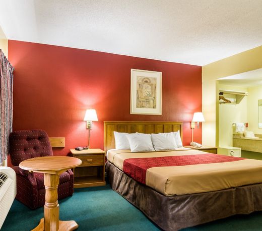 Econo Lodge Topeka Blvd.