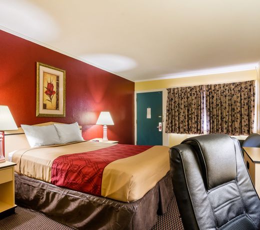 Econo Lodge Topeka Blvd.