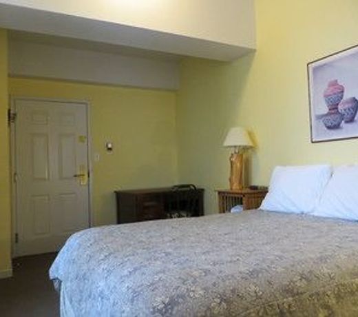 Crested Butte Lodge and Hostel