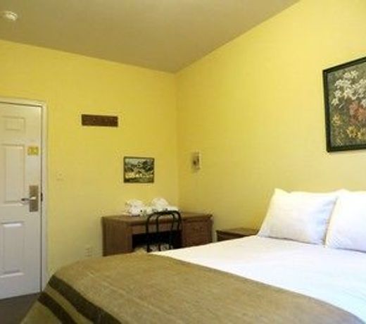 Crested Butte Lodge and Hostel
