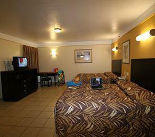 Island Inn - South Padre Island Beach