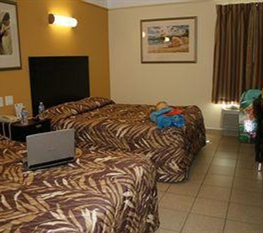 Island Inn - South Padre Island Beach