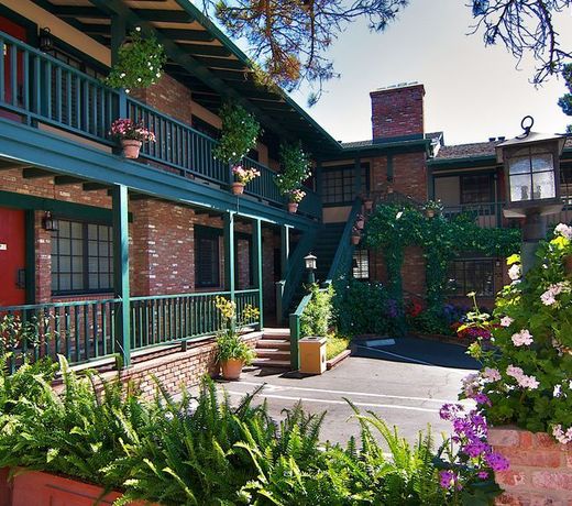 Wayside Inn