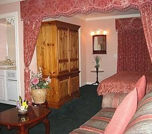 Carmel Inn & Suites
