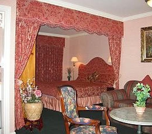 Carmel Inn & Suites