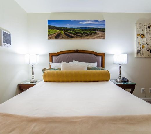 The Vendange Carmel Inn & Suites
