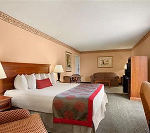 Ramada by Wyndham Hollywood Downtown