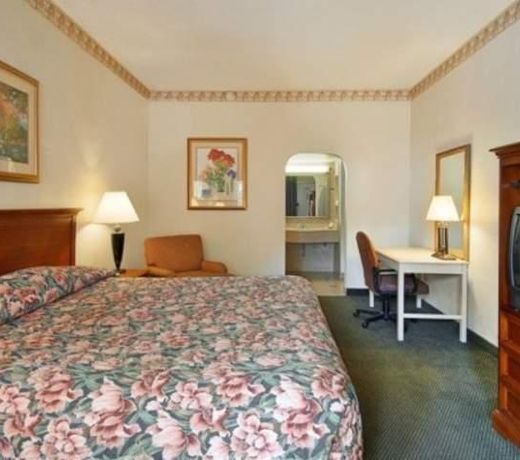 Ramada by Wyndham Hollywood Downtown