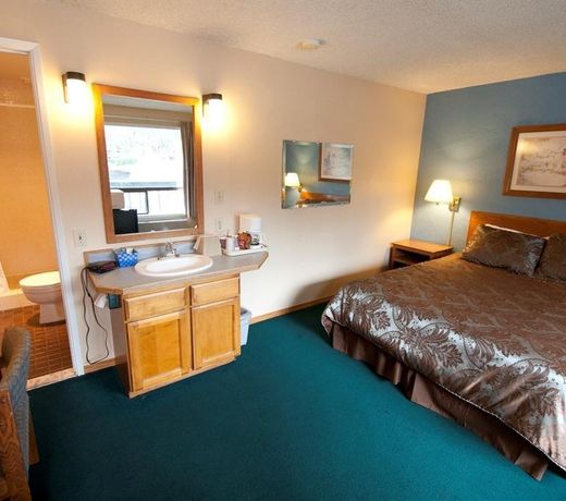 Cedarwood Inn