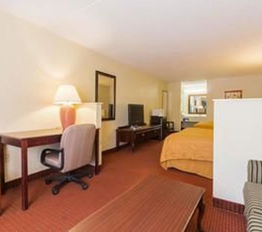 Econo Lodge Inn & Suites