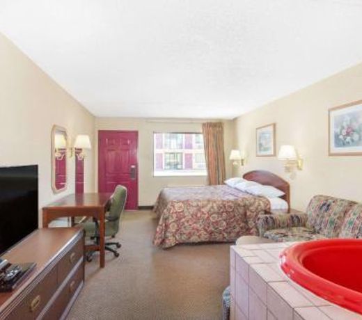 Days Inn & Suites by Wyndham Bentonville