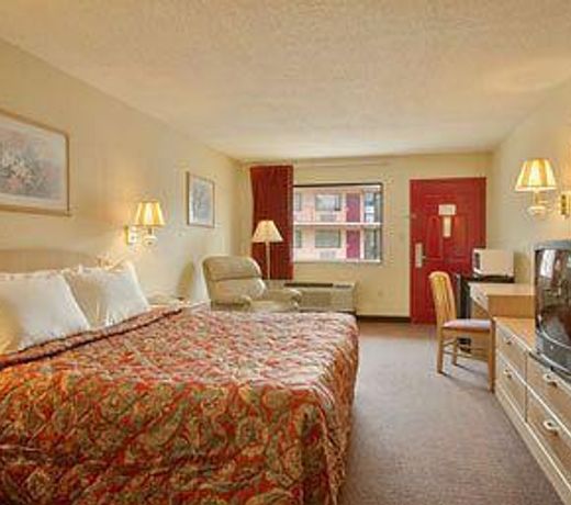 Days Inn & Suites by Wyndham Bentonville