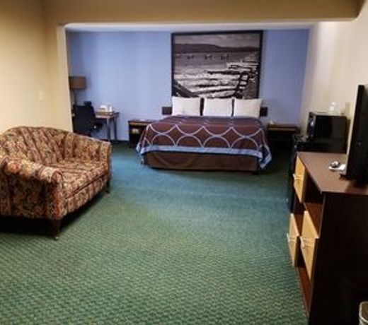 Super 8 by Wyndham Bentonville