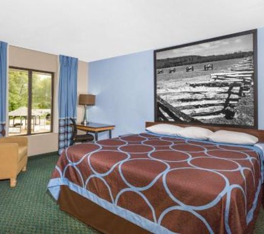 Super 8 by Wyndham Bentonville