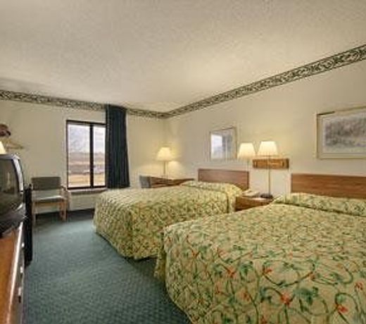Super 8 by Wyndham Bentonville