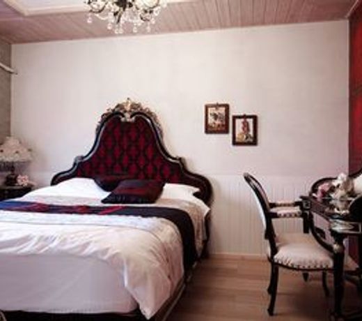 Albescent Poolvilla