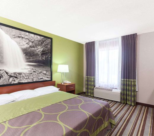 Super 8 by Wyndham Clarksville Northeast