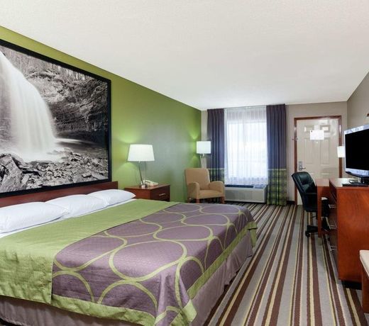 Super 8 by Wyndham Clarksville Northeast