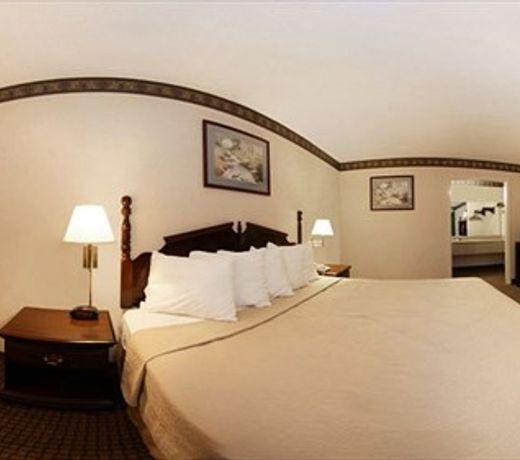 Baymont by Wyndham Clarksville