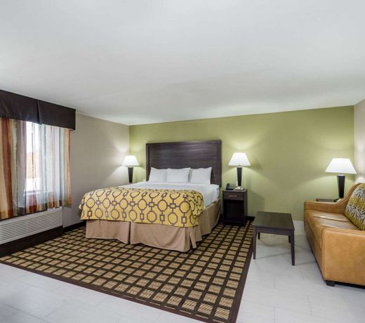 Baymont by Wyndham Clarksville