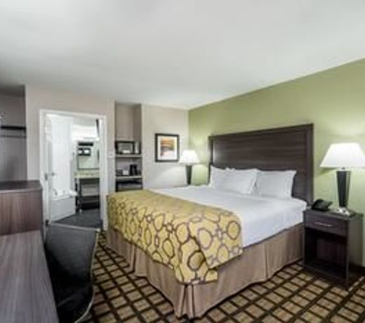 Baymont by Wyndham Clarksville