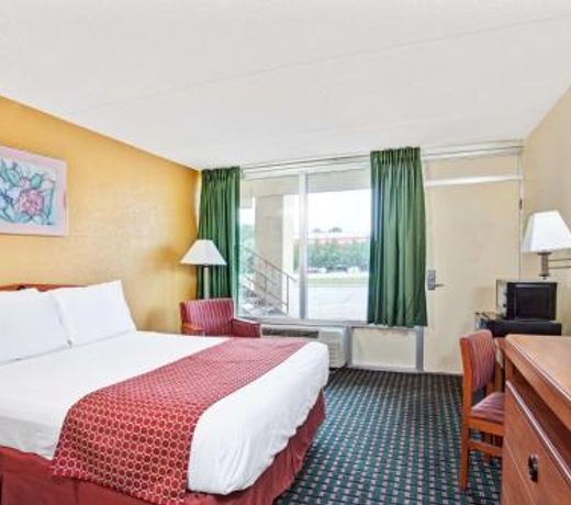 Days Inn by Wyndham Clarksville TN