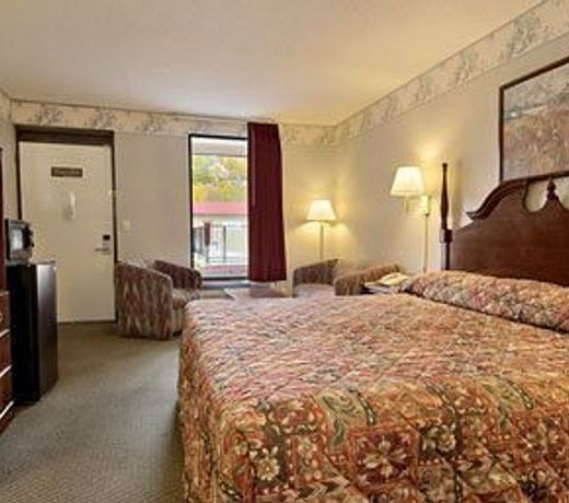 Travelodge by Wyndham Clarksville