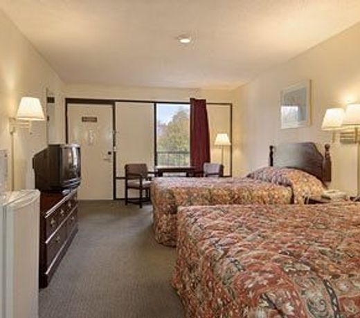 Travelodge by Wyndham Clarksville