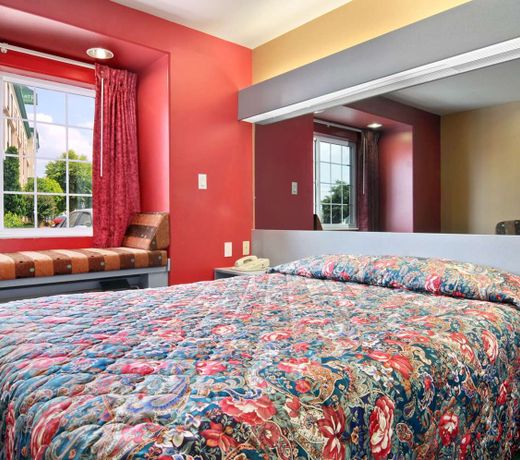 Microtel Inn and Suites Clarksville