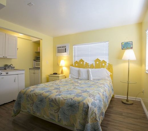 Sun Deck Inn & Suites