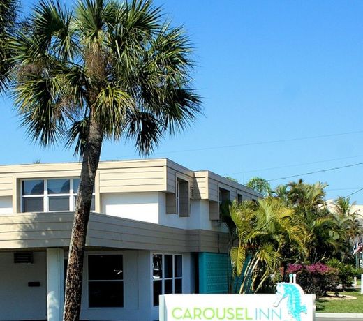 Carousel Beach Inn