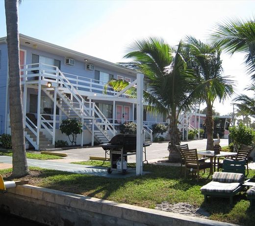 The Holiday Court Villas and Suites