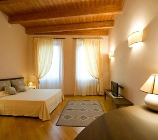 Piazza Azuni 18 Guest House