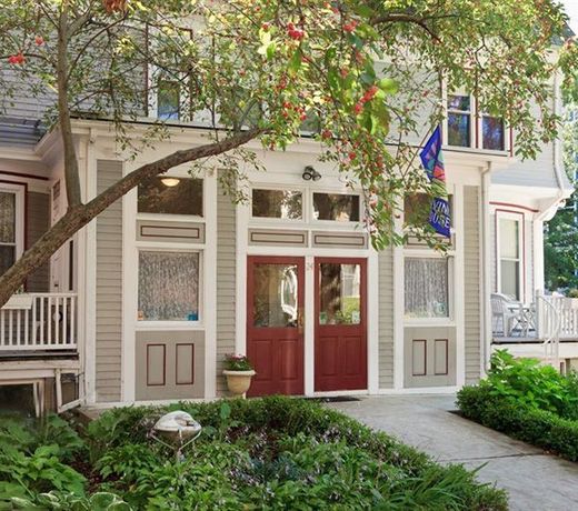 Irving House at Harvard