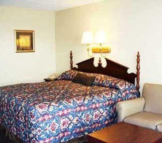 Days Inn & Suites by Wyndham Pigeon Forge