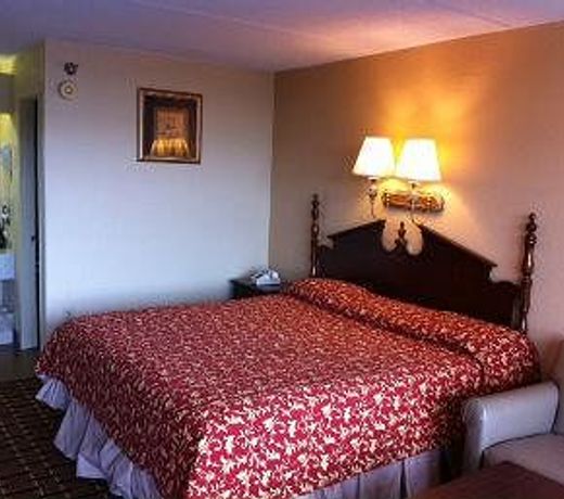 Days Inn & Suites by Wyndham Pigeon Forge