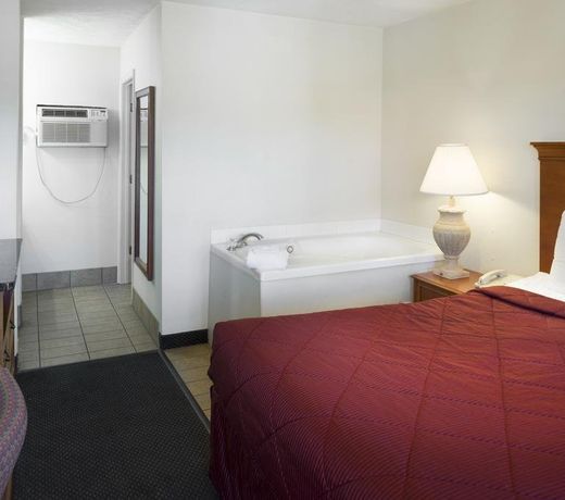 Holiday Inn & Suites Pigeon Forge Convention Center, an IHG Hotel