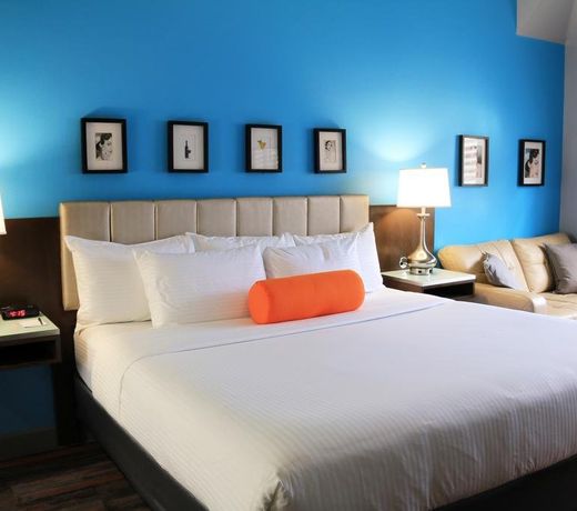 BLVD Hotel & Suites - Walking Distance to Hollywood Walk of Fame