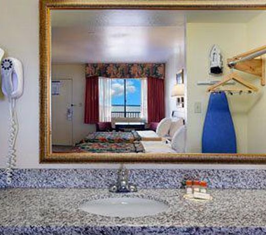 Quality Inn & Suites near Downtown Mesa