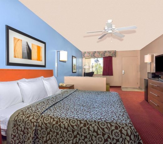 Quality Inn & Suites near Downtown Mesa