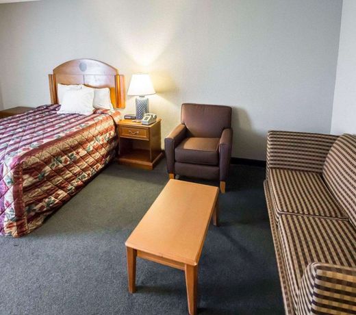 Days Inn & Suites by Wyndham Merrillville