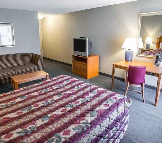 Days Inn & Suites by Wyndham Merrillville