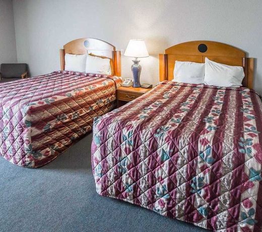 Days Inn & Suites by Wyndham Merrillville