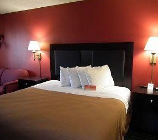 Howard Johnson by Wyndham Near Schlitterbahn