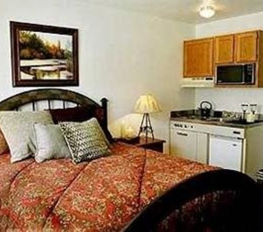 Carriage House Condominiums by All Seasons Resort Lodging