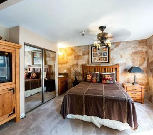 Carriage House Condominiums by All Seasons Resort Lodging