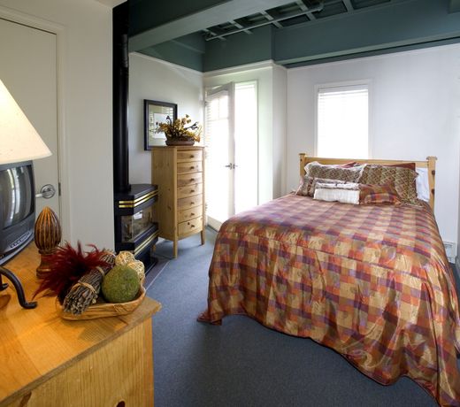 APRIL INN ON MAIN