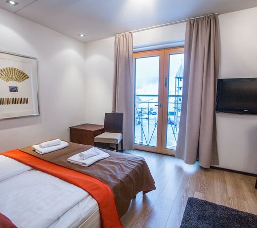 Levi Suites Levi Gold